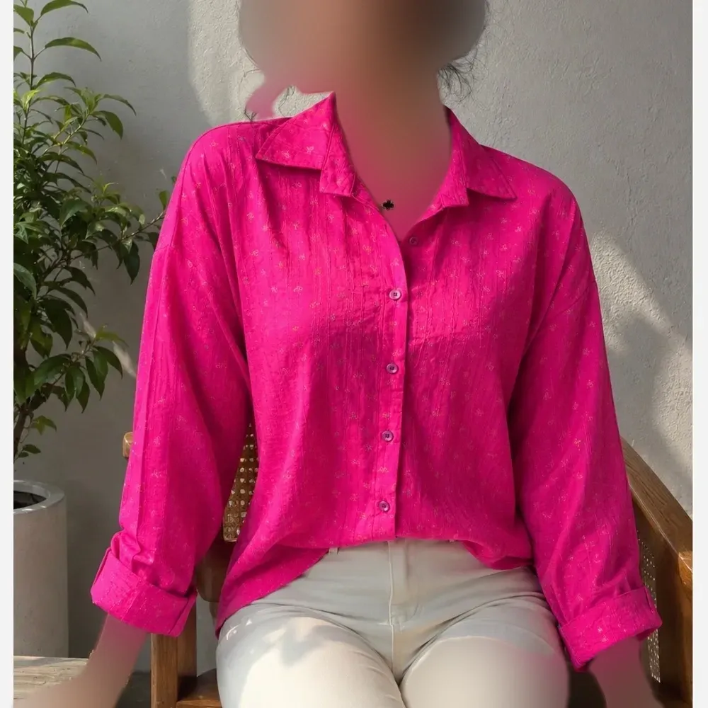 شومیز نگین دار طرح پاپیون آستین موچی جنس نخ وارداتی خنک
