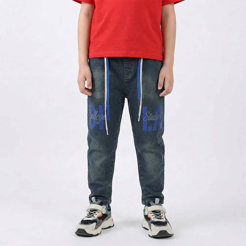 شلوار جین پسرانه مام فیت آبی مدل LA مناسب 5 تا 13 سال